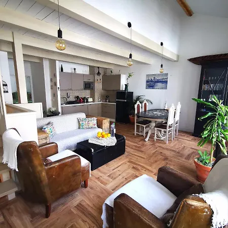 Lägenhet Charming Portuguese Style Apartment, For Rent 