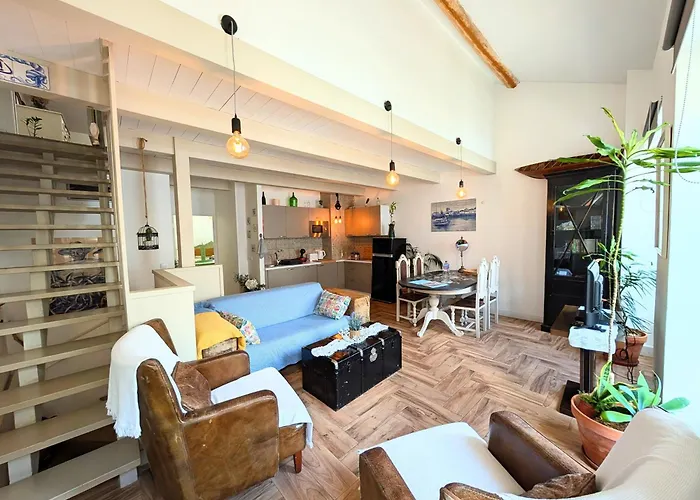 Appartement Charming Portuguese Style Apartment, For Rent 